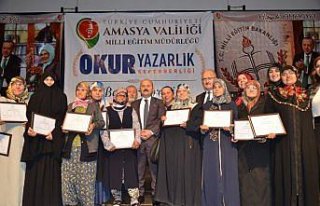 Okuma yazma öğrenenler sertifikalarını aldı