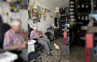 Ördeğiyle dostluğu görenleri şaşırtıyor