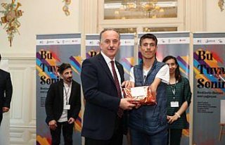 Resim yarışmasında başarılı olan engelliler...