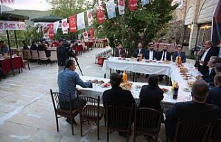Bayburt MHP teşkilatı sandık görevlilerine iftar...