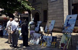 Ev hanımlarının açtığı resim sergisine ilgi