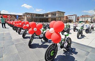 Halkbank'tan yetim çocuklara bayram hediyesi