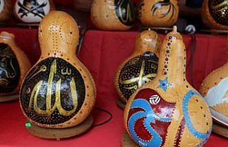 Ordulu ikiz kardeşler su kabağını sanata çeviriyor