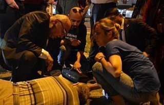 Yaralıya ilk müdahaleyi milletvekili adayı yaptı