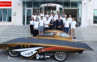 Bakan Varank İTÜ Güneş Arabası Ekibi'ni...