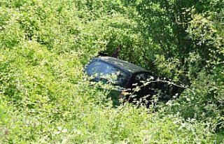 Bartın'da otomobil şarampole devrildi: 2 ölü,...