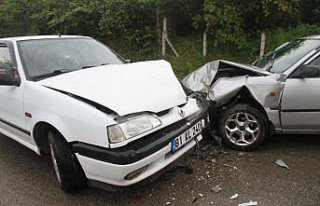 Hala-dayı çocukları çarpıştı : 4 yaralı