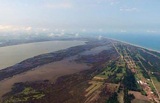 Kızılırmak Deltası Kuş Cenneti kısmen araç...
