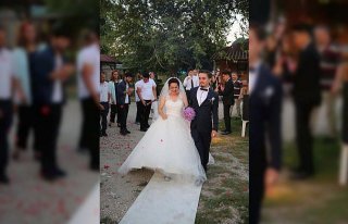 Sevgi evlerinde tanışıp evlendiler