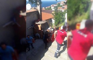 Başına demir saplanan çocuk ağır yaralandı