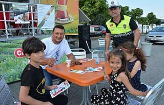 Polis sürücülere çay ikram etti