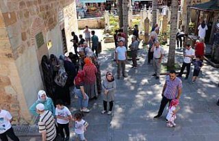 Şeyh Şaban-ı Veli Külliyesi'nde arife yoğunluğu