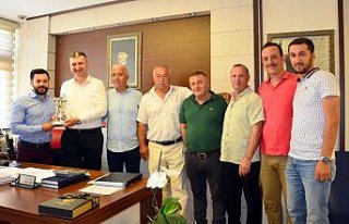 Ünye'de başarılı sanayicilere plaket verildi