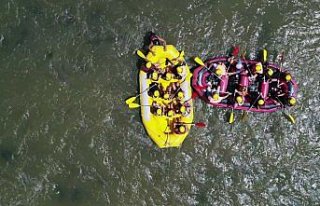Yaz yağmurları raftingcilere yaradı