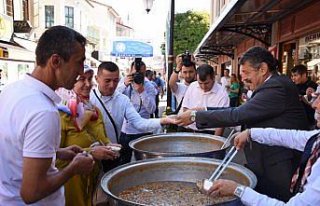 Bartın'da vatandaşlara aşure ikramı