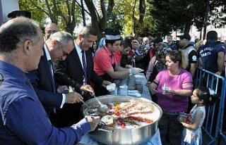Ereğli Belediyesi aşure dağıttı