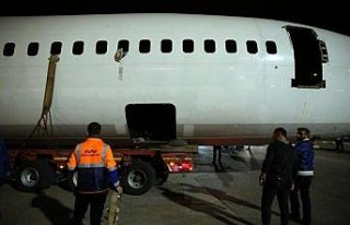 Pistten çıkan uçağın nakil işlemi tamamlandı