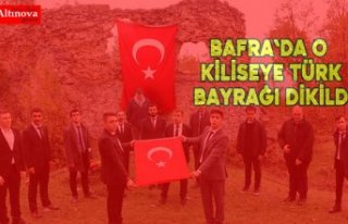 Bafra’da ki Kilise’ye Türk Bayrağını diktiler