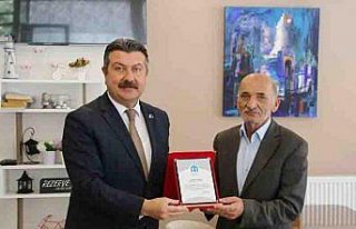 Başkan Kargı’dan muhtarlara plaket