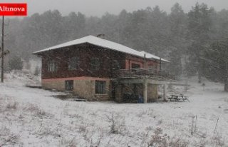 Mevsimin ilk karı düştü