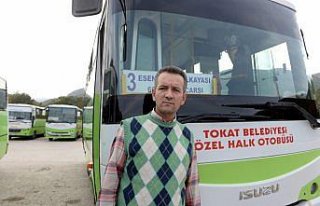 Minibüs şoförü bayılan yolcuyu hastaneye yetiştirdi