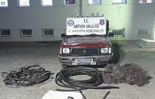 Telekominikasyon kablolarını yakarken yakalandılar