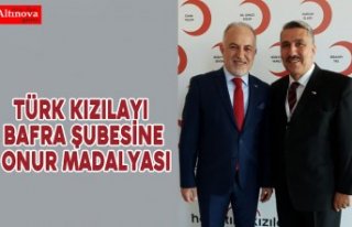 Türk Kızılayı Bafra Şubesine Onur Madalyası