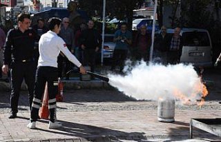 İtfaiyeciler sağlıkçılara eğitim verdi