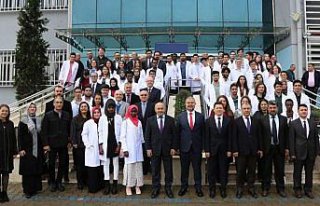 KBÜ Tıp Fakültesi öğrencileri beyaz önlük giydi