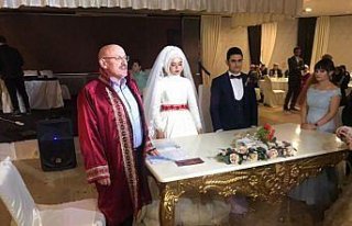 Nikah memurunun nikahını belediye başkanı kıydı