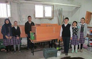 Öğrenciler okulda solucan gübresi üretiyor