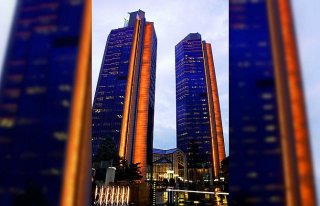 Sabancı Center, kadına şi̇ddete karşı turuncuya...