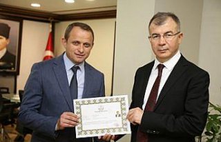 Başarılı öğretmenler ödüllendirildi