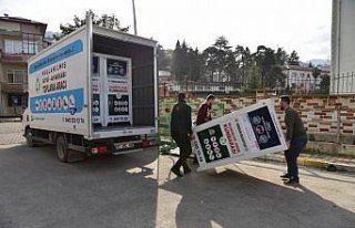 Giysi ve ayakkabılar çöpe değil kumbaraya atılacak