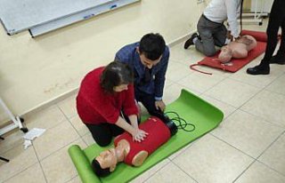Vergi dairesi çalışanlarına ilk yardım eğitimi...