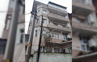 Zonguldak'ta duvarlarında çatlaklar oluşan binaların...