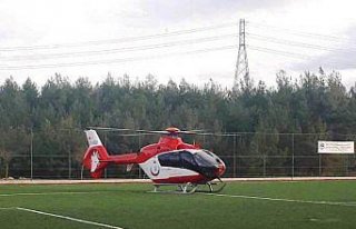 Ambulans helikopter eli kesilen çocuk için havalandı