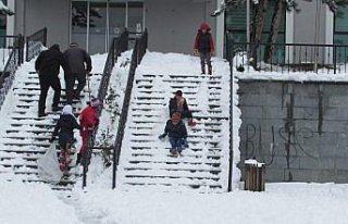 Kavak'ta çocukların kar keyfi