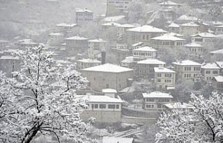 Safranbolu konakları beyaz örtüyle kaplandı