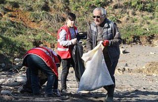 Türk Kızılayı'ndan sahil temizliği