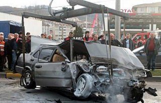 Zonguldak'ta otomobille tır çarpıştı: 1 ölü,...