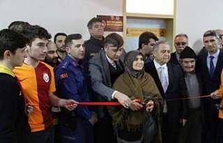 Galatasaray taraftar grubundan Bafra'daki okula kütüphane