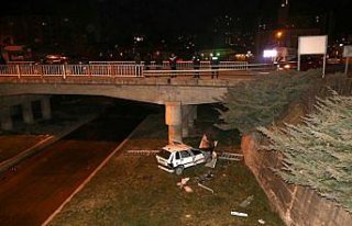 Kastamonu'da otomobil köprüden dereye düştü:...