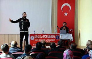 Polisten üniversite öğrencilerine uyuşturucu eğitimi