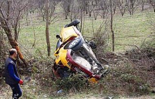 Amasya'da taksi devrildi: 2 yaralı