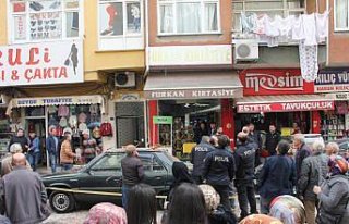 Çatıdan düşen tuğla hasar oluşturdu