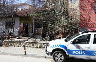 Define kuyusuna düşen kedi kurtarıldı