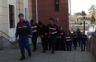 Evden çaldıkları eşyalarla yakalandılar