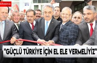 "Güçlü Türkiye için el ele vermeliyiz"