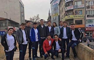 Öğrenciler Çanakkale şehitleri için kamera karşısına...